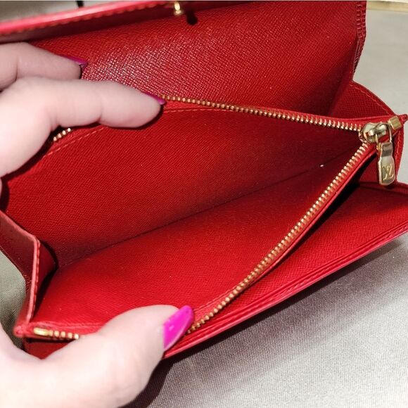 Authentic Louis Vuitton Porte Monnaie Tresor Epi Wallet With Conversion Chain - Picture 14 of 17